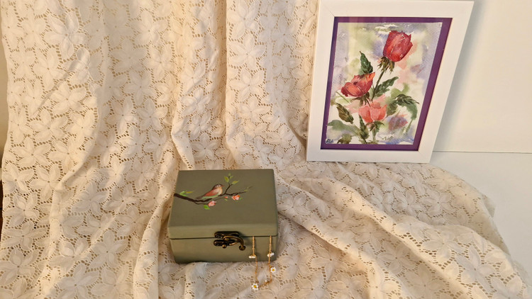 جعبه زیورآلات چوبی کوچک، همراه با نقاشی طرح پرنده