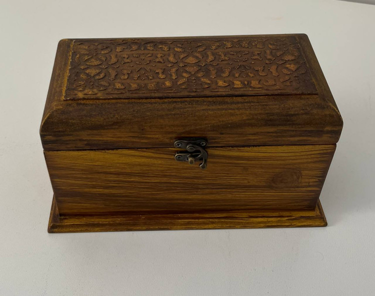 جعبه زیورآلات چوبی مستطیل، طرح منبت و چوب