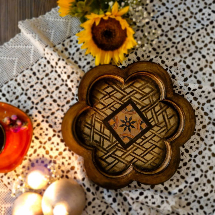 سینی چوبی طرح گل و حصیر