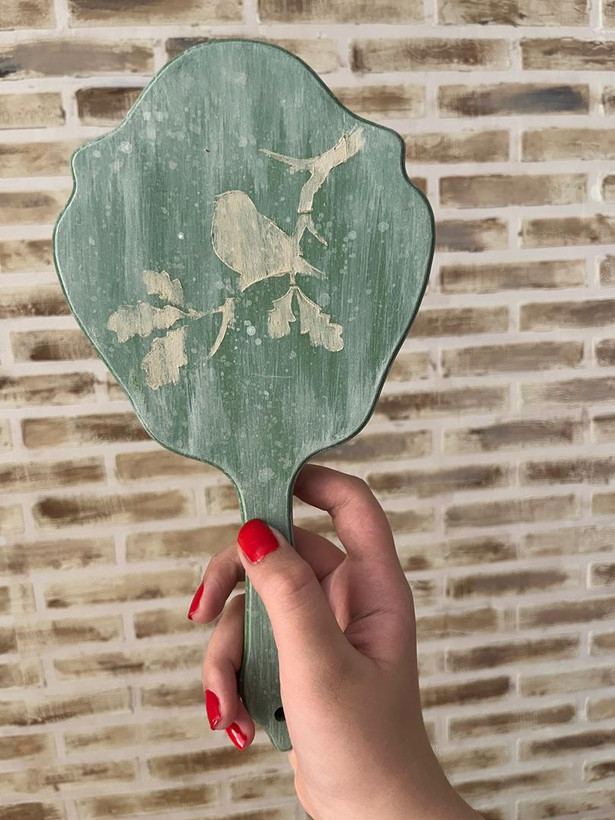 آینه چوبی دستی سبز رنگ با طرح پتینه و نقاشی مینیمال