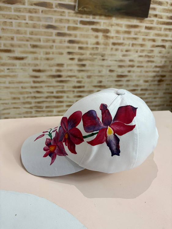 کلاه کپ سفید فری سایز مدل گل ارکیده
