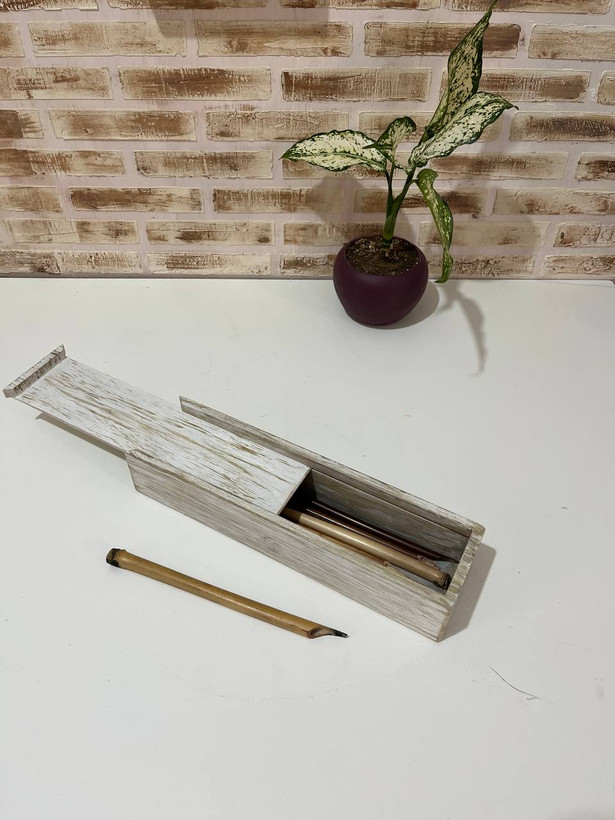 جای قلم چوبی با در کشویی سفید طلایی