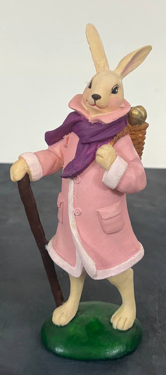 مجسمه پلی استری خرگوش عید پاک با سبد تخممرغهای طلایی