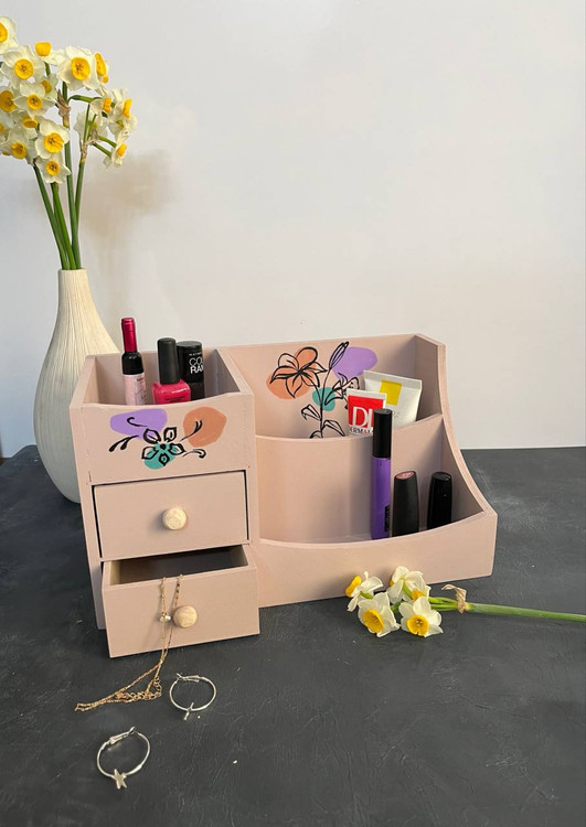 مینی دراور مناسب زیورآلات، لوازم آرایش و ...