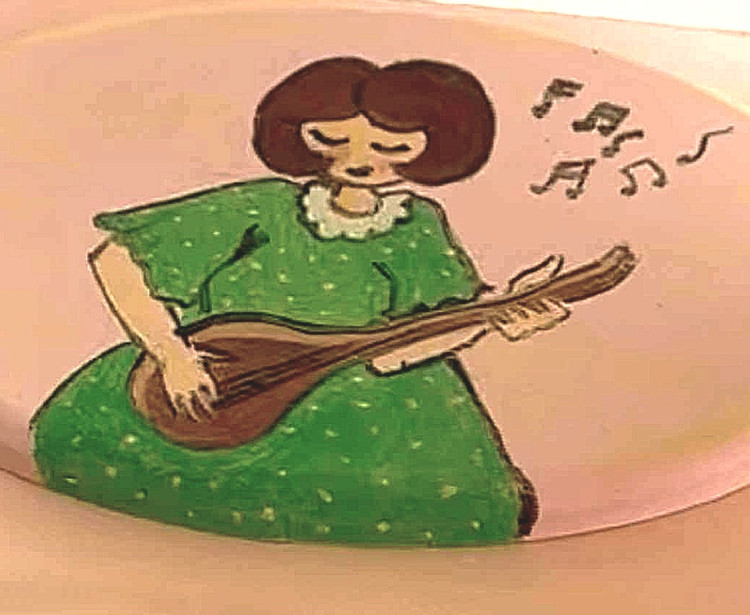 جعبه چوبی مکعب صورتی با طرح دخترک گیتاریست