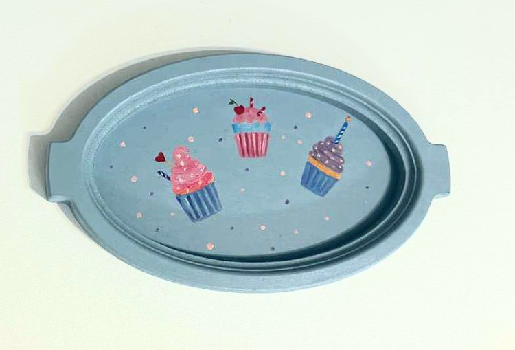 سینی چوبی آبی رنگ با طرح کاپ کیک