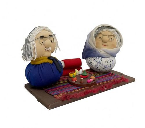 عروسک دستساز پارچه ای، هفت سین خمیری و پایه چوبی مدل قابی از هفت سین مادربزرگ و پدربزرگ