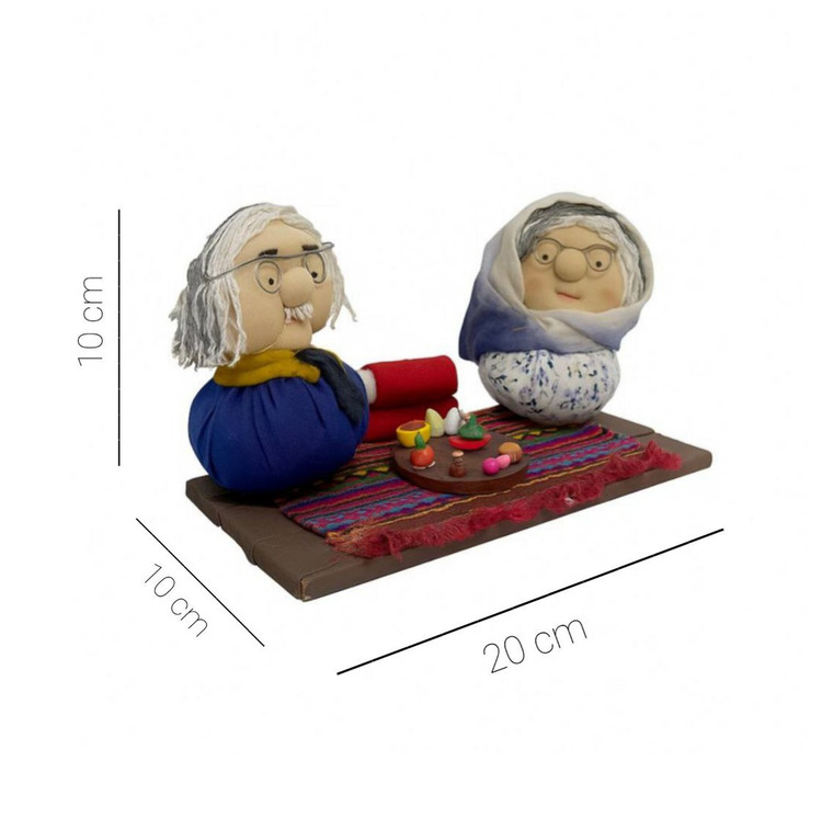 عروسک دستساز پارچه ای، هفت سین خمیری و پایه چوبی مدل قابی از هفت سین مادربزرگ و پدربزرگ