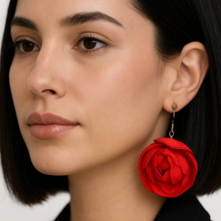 گوشواره دستساز جنس ساتن مدل گل قرمز