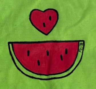 تیشرت سبز رنگ نخی بچگانه با طرح هندوانه مناسب یلدا برند مادرکر