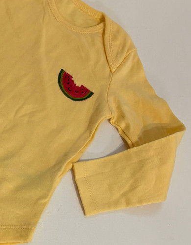 بادی نوزاد برند اف اند اف طرح هندوانه زرد رنگ مناسب کودک 12 تا 18 ماه