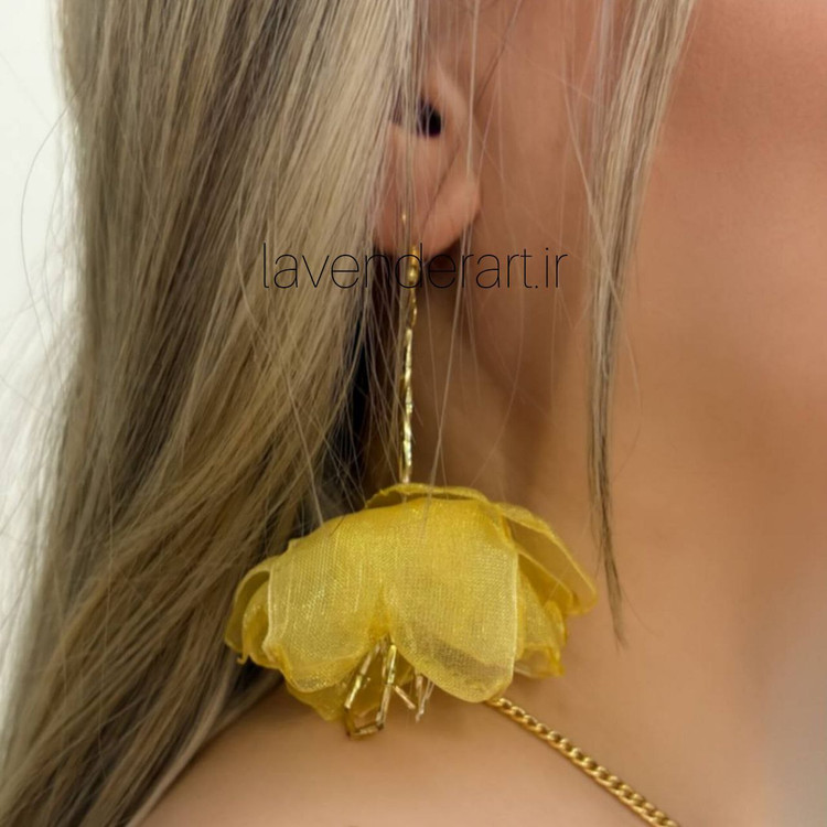 گوشواره دست ساز جنس حریر و ساتن مدل گل زرد و طلایی