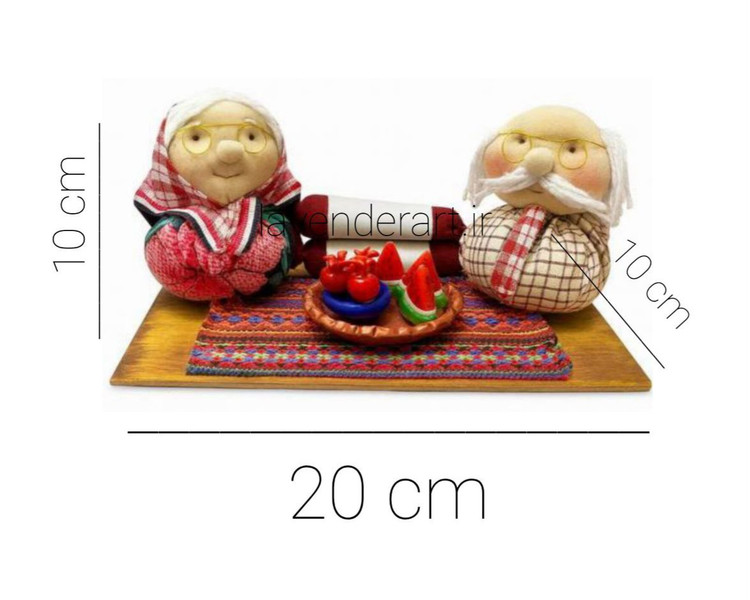 عروسک دستساز پارچه ای، سفره یلدا خمیری و پایه چوبی مدل نگهبانان گرمای یلدا