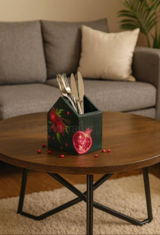 باکس چندکاره نقاشی شده طرح انار و یلدا مناسب جای کارد و چنگال، جاقلمی و ...