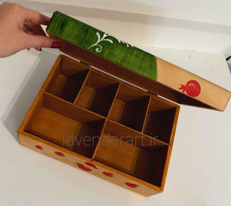 جعبه چوبی نقاشی شده دخترک و یلدا