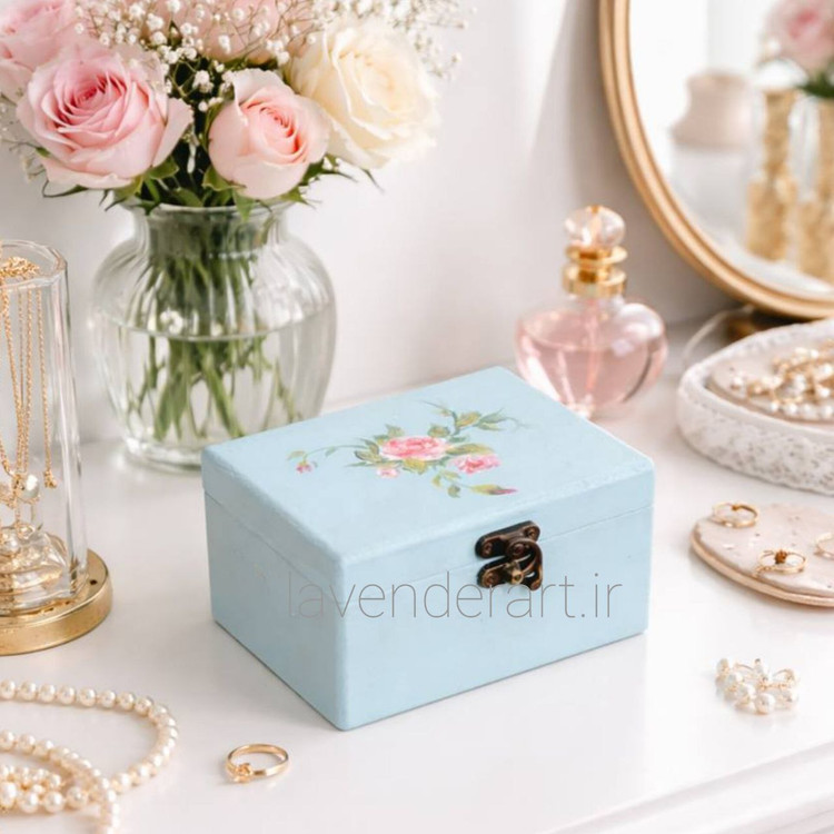 جعبه چوبی آبی با نقاشی گل سرخ