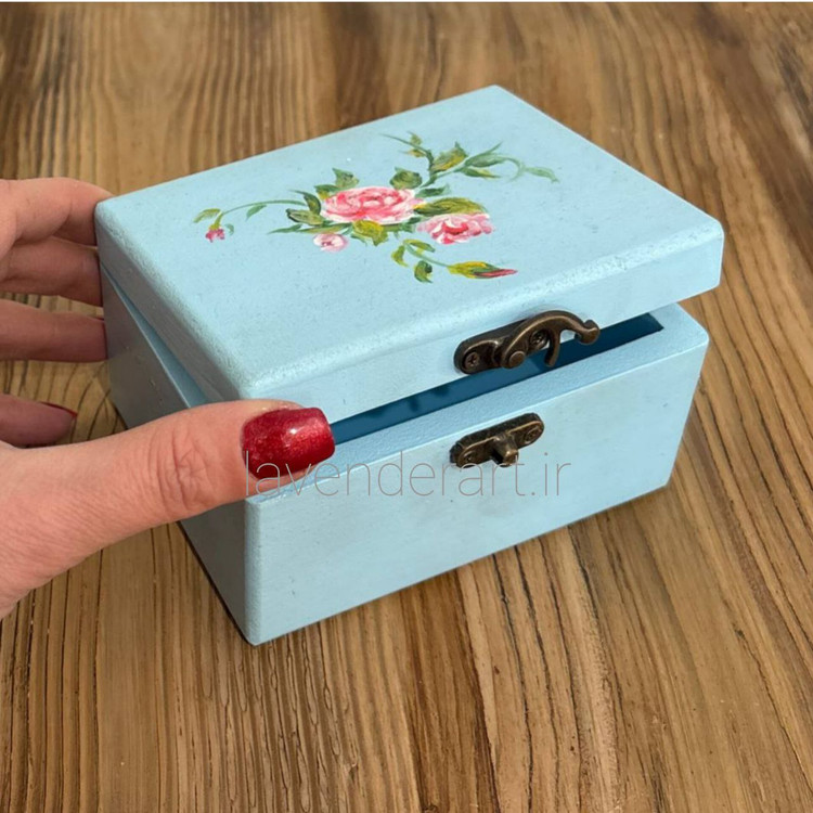 جعبه چوبی آبی با نقاشی گل سرخ