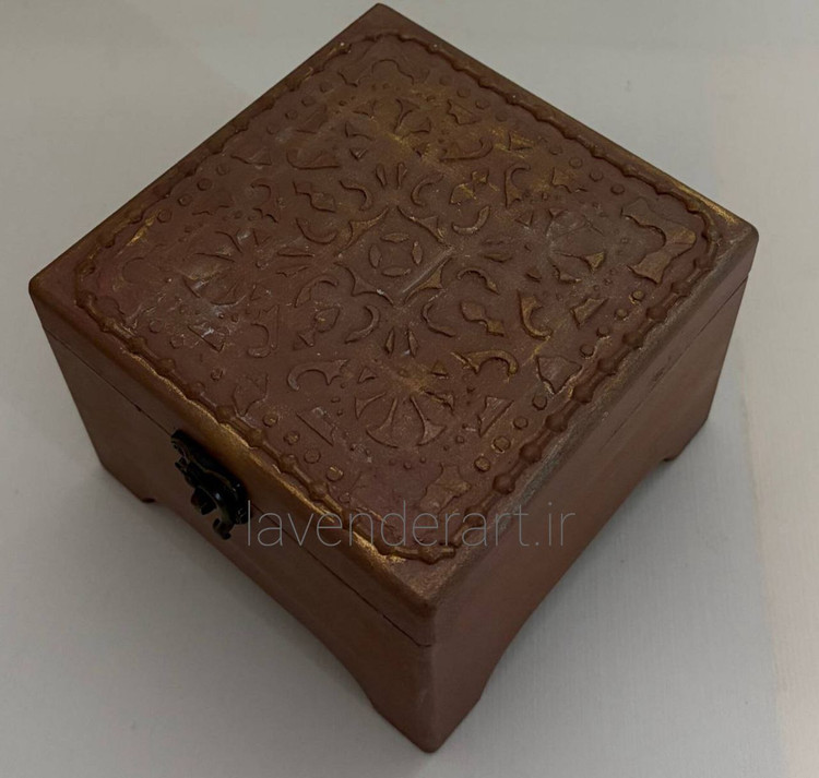 جعبه چوبی پایه دار مربع طرح منبت