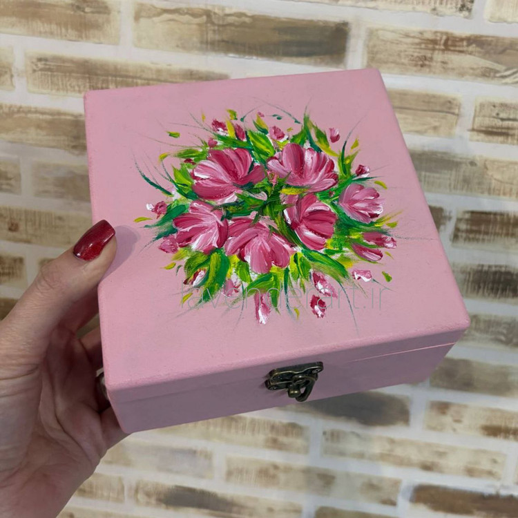 جعبه چوبی اکسسوری صورتی با طرح گل های همیشه بهار