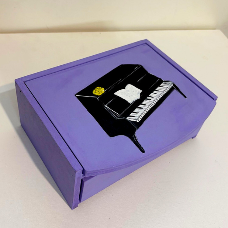 استند زیورآلات یاسی طرح پیانو همراه با کشو و آینه