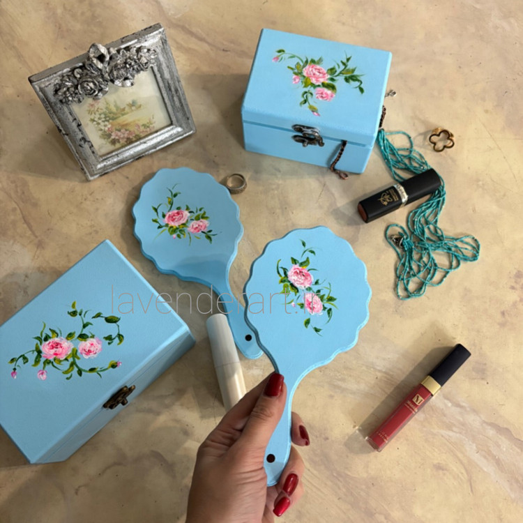 ست آینه و جعبه نقاشی شده آبی با گل های صورتی