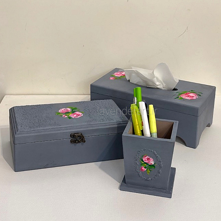 ست جعبه دستمال، جاکاردی و جعبه تیبگ چوبی طوسی با گل های صورتی