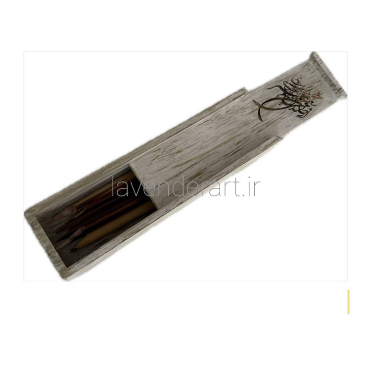 جای قلم چوبی با در کشویی طرح از صدای سخن عشق ندیدم خوش تر