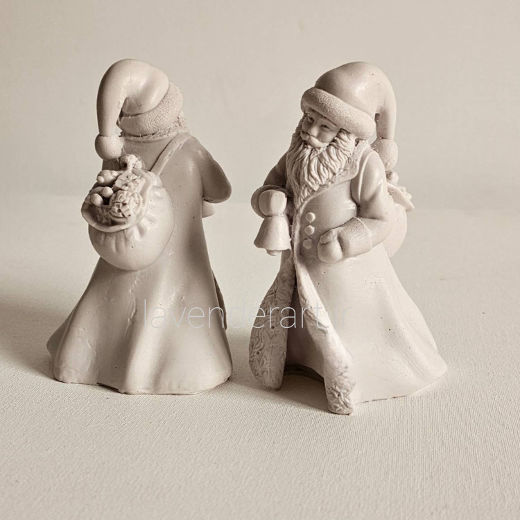 مجسمه پلی استر خام بابانوئل با زنگوله ای در دست ارتفاع 12 سانتی متر