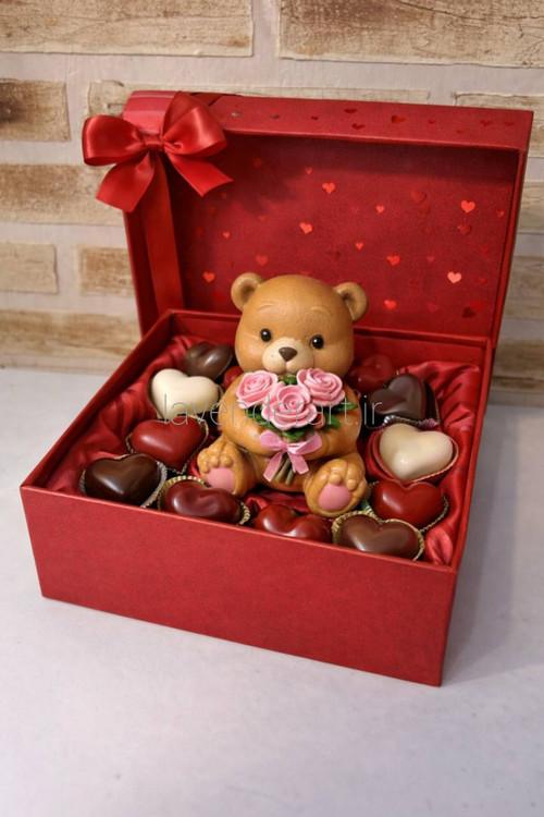 مجسمه پلی استر خام خرس ولنتاین با یه بغل گل