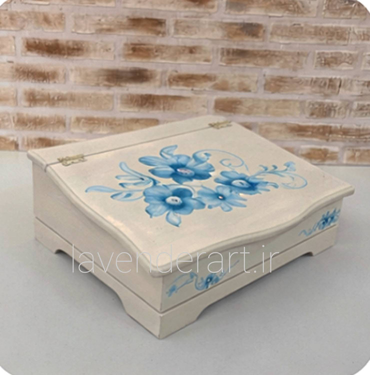 جعبه تیبگ چوبی چهار خانه سفید با نقاشی گل های آبی