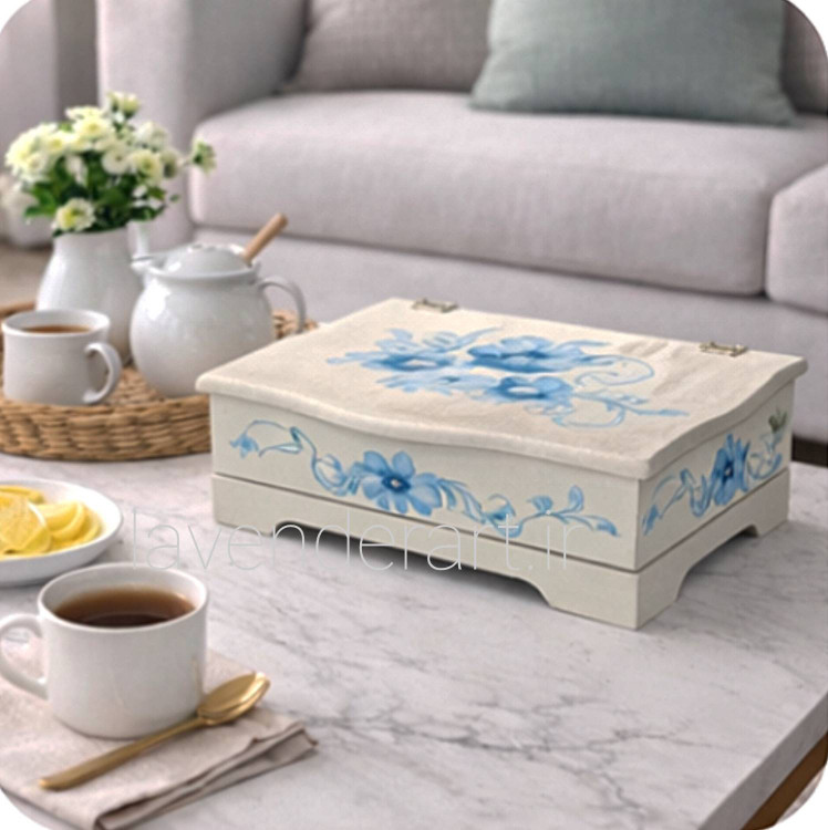 جعبه تیبگ چوبی چهار خانه سفید با نقاشی گل های آبی