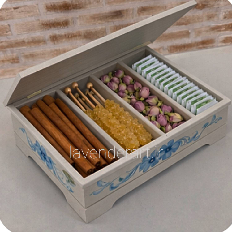 جعبه تیبگ چوبی چهار خانه سفید با نقاشی گل های آبی