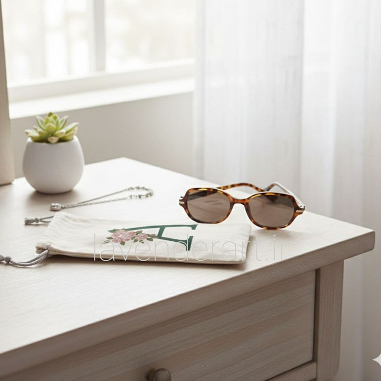 جا عینکی پارچه ای فانتزی با نقاشی دستی طرح حروف الفبا