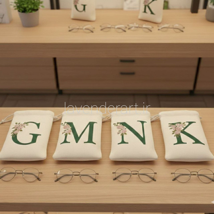 جا عینکی پارچه ای فانتزی با نقاشی دستی طرح حروف الفبا