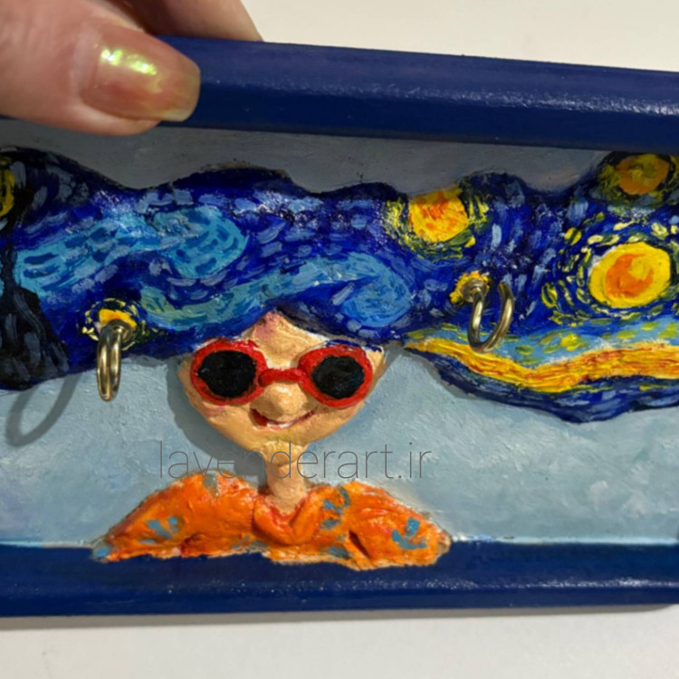 دیوارکوب چوبی فانتزی طرح برجسته دخترکی با موهای شب پر ستاره