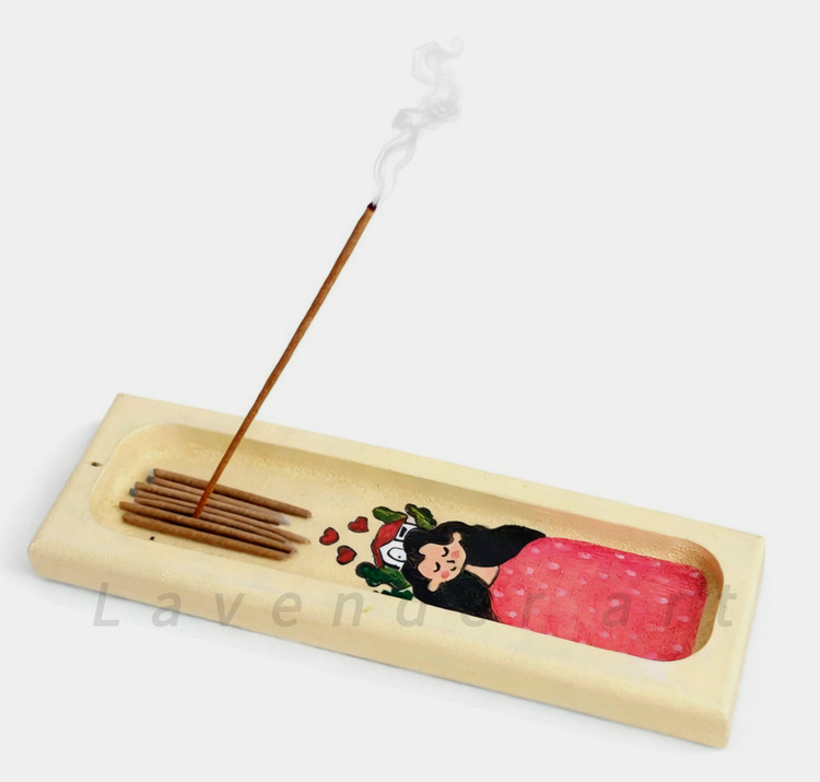جاعودی چوبی ام دی اف کرم نقاشی شده طرح دختر رویاباف