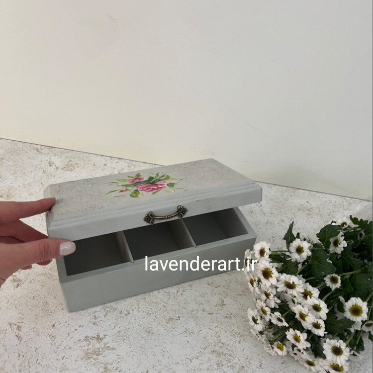جعبه تی بگ چوبی به رنگ طوسی و با طرح نقاشی گل رز صورتی