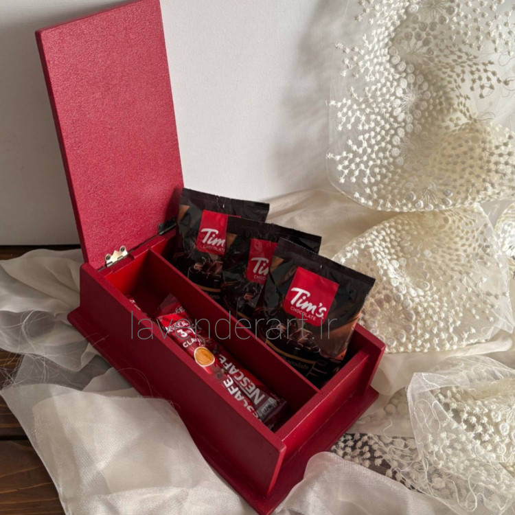 جعبه کارد و چنگال رومیزی چوبی یا جعبه تیبگ قرمز با نقاشی گل بنفشه ابعاد 8*25*15 سانتی متر