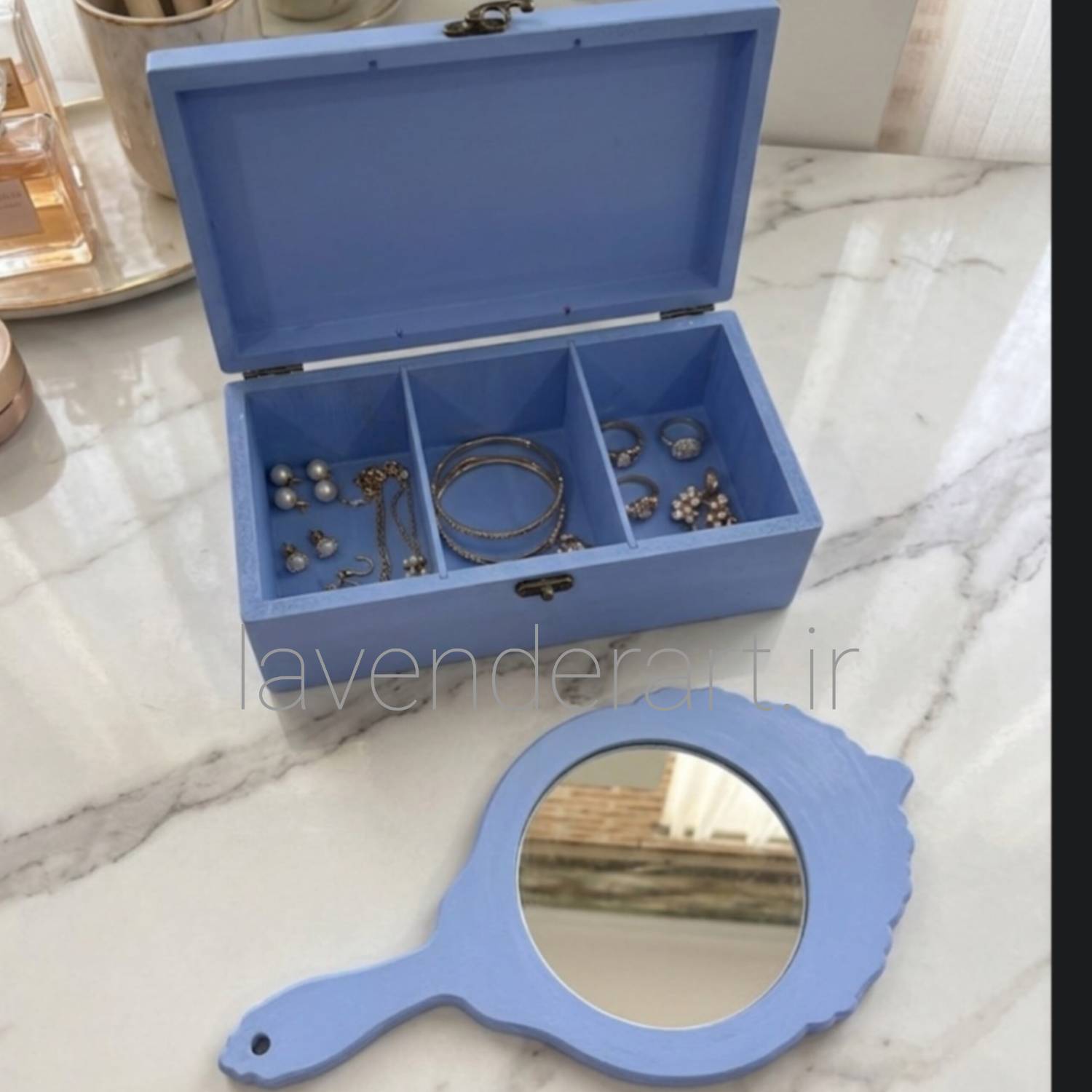 ست آینه و جعبه جواهرات آبی با نقاشی شاخه گل سرخ
