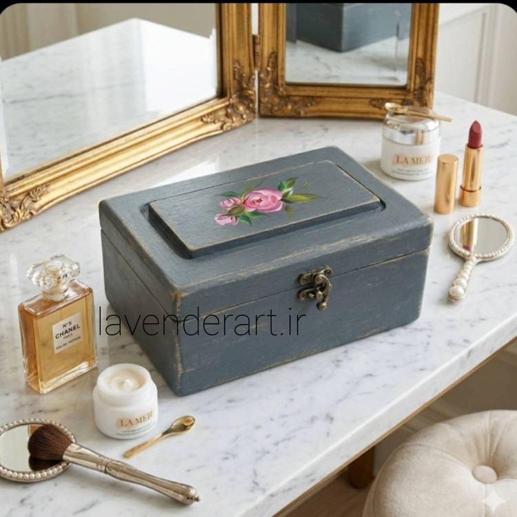 جعبه چوبی متوسط قفل دار کله غازی با نقاشی طرح گل سرخ صورتی ابعاد ۱8*۱۰.5*8 سانتی متر