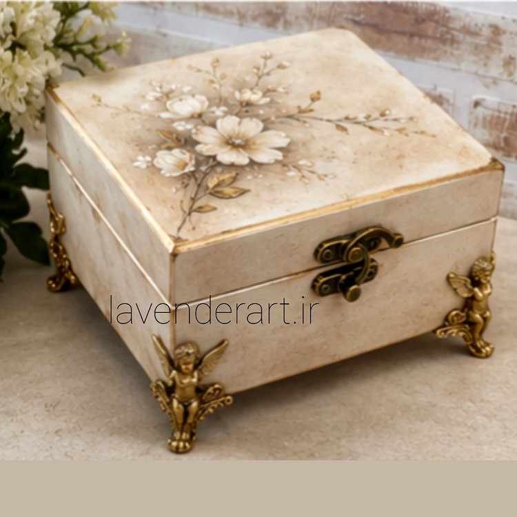 جعبه چوبی کوچک قفل دار با نقاشی شاخه گل ابعاد 12*12*10 سانتی متر