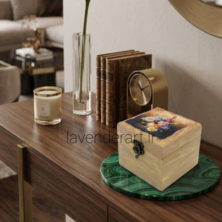 جعبه چوبی کوچک قفل دار با پتینه مخمل طرح گل ابعاد 11*10*10 سانتی متر