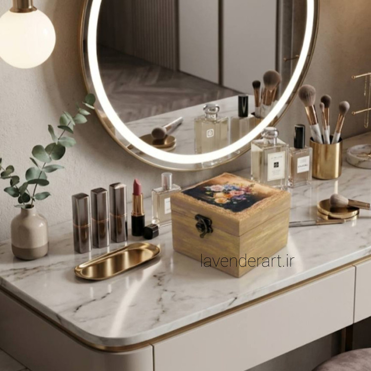 جعبه چوبی کوچک قفل دار با پتینه مخمل طرح گل ابعاد 11*10*10 سانتی متر