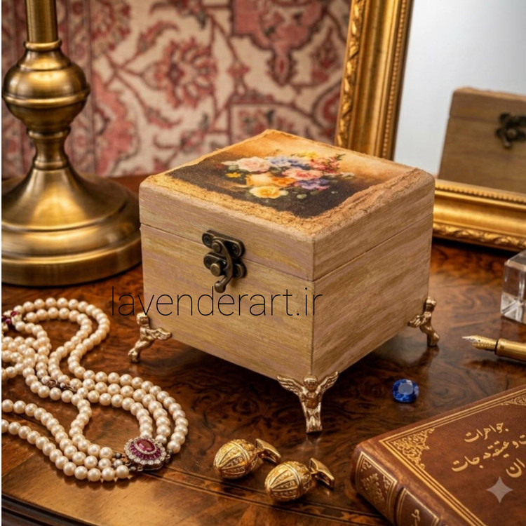 جعبه چوبی کوچک قفل دار با پتینه مخمل طرح گل ابعاد 11*10*10 سانتی متر