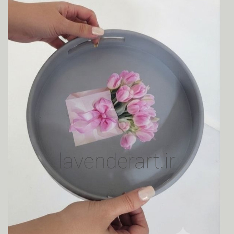 سینی چوبی گرد پذیرایی با دکوپاژ ضدآب دسته گل لاله قطر 20 سانتی متر