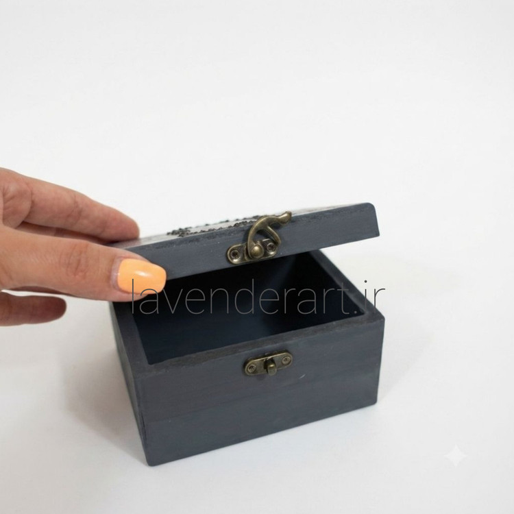 جعبه چوبی کوچک قفل دار فانتزی طرح اسکلت ابعاد 6.5*9*12 سانتی متر