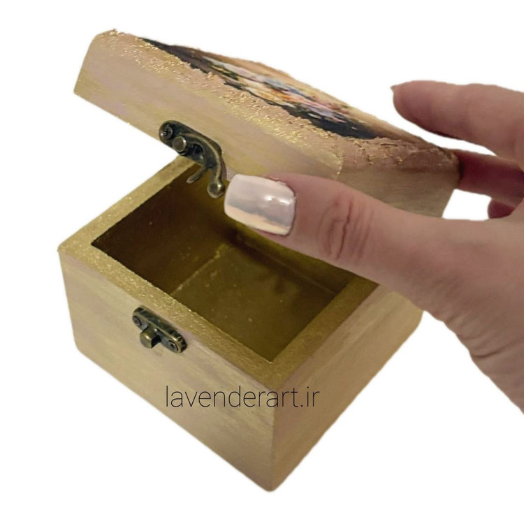 جعبه چوبی ام دی اف کوچک جاجواهرات لوکس قفل دار طلایی با طرح دکوپاژ مخمل ابعاد 10*10*12 سانتی متر