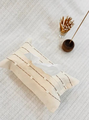 کاور دستمال کاغذی پارچه ای الیاف طبیعی طرح کوک دوزی شکلاتی و گل های کرم